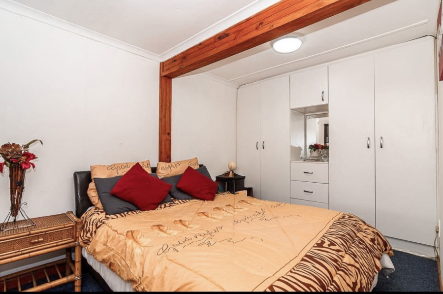 7 Bedroom Property for Sale in Kleinbaai Western Cape